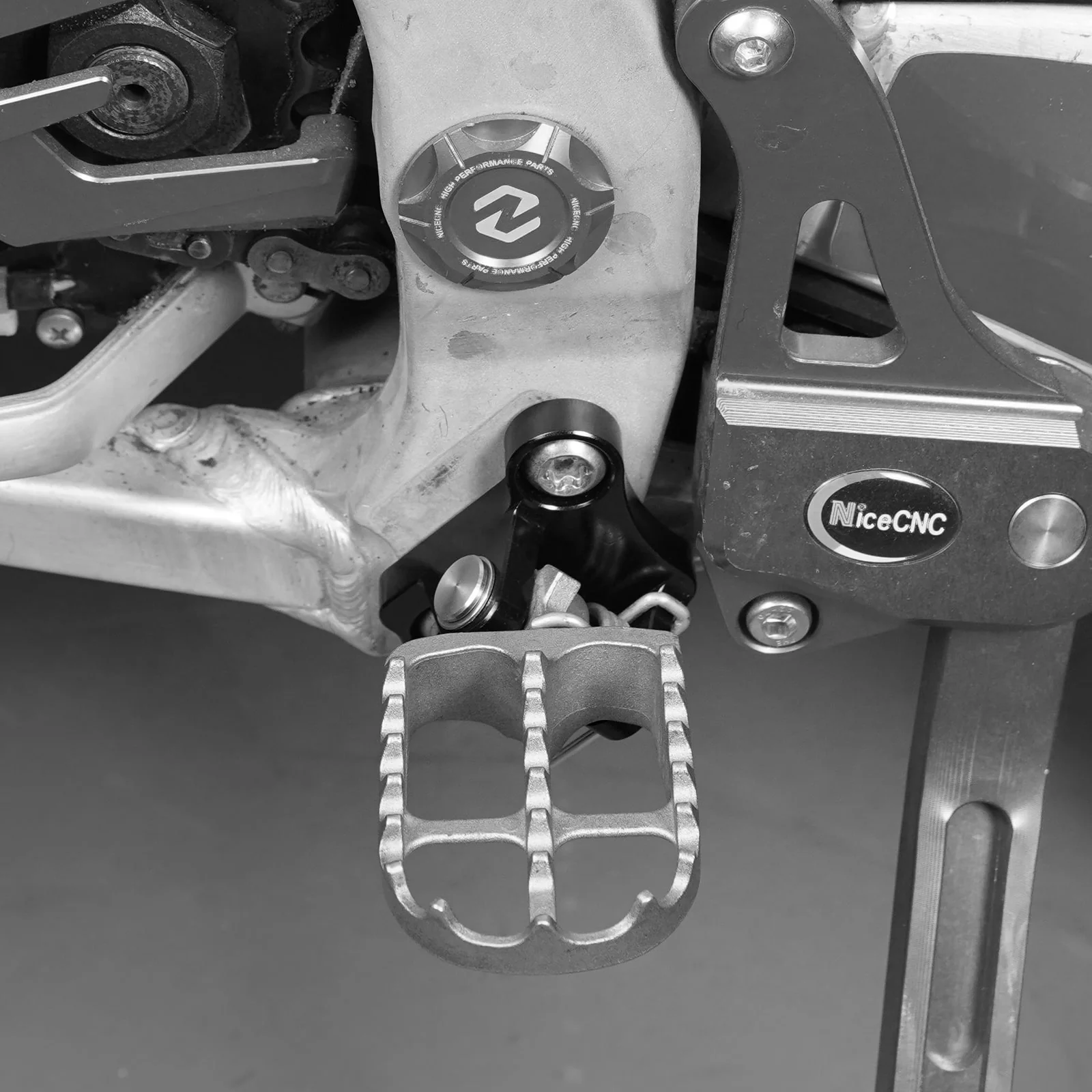Foot Peg Lowering Mount Bracket Kit For Yamaha YZ125 YZ250 2005-2023 - Image 2