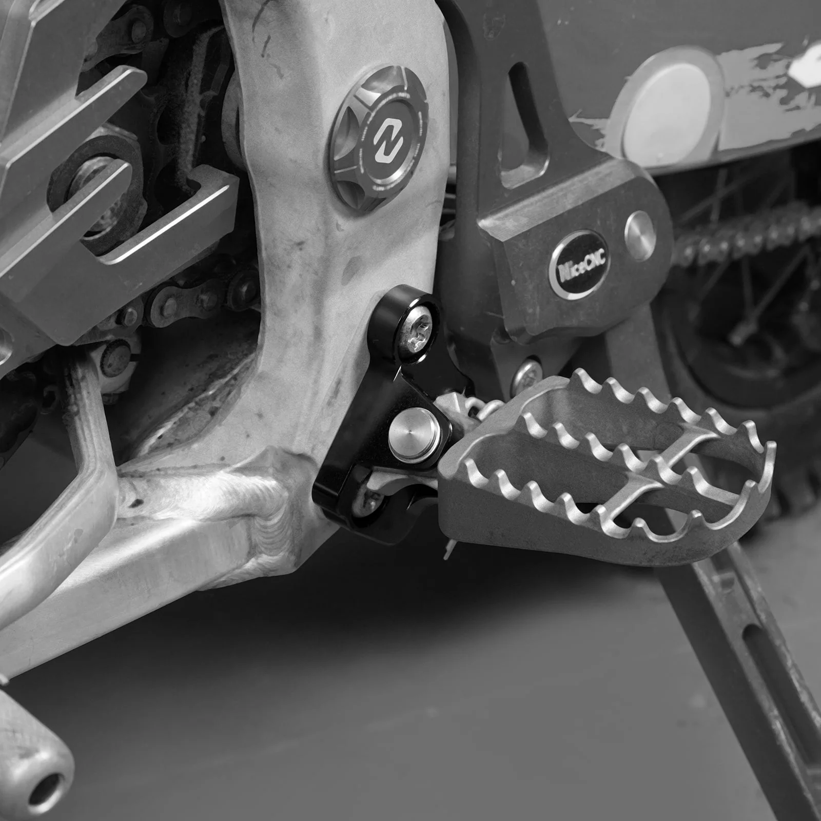 Foot Peg Lowering Mount Bracket Kit For Yamaha YZ125 YZ250 2005-2023 - Image 3