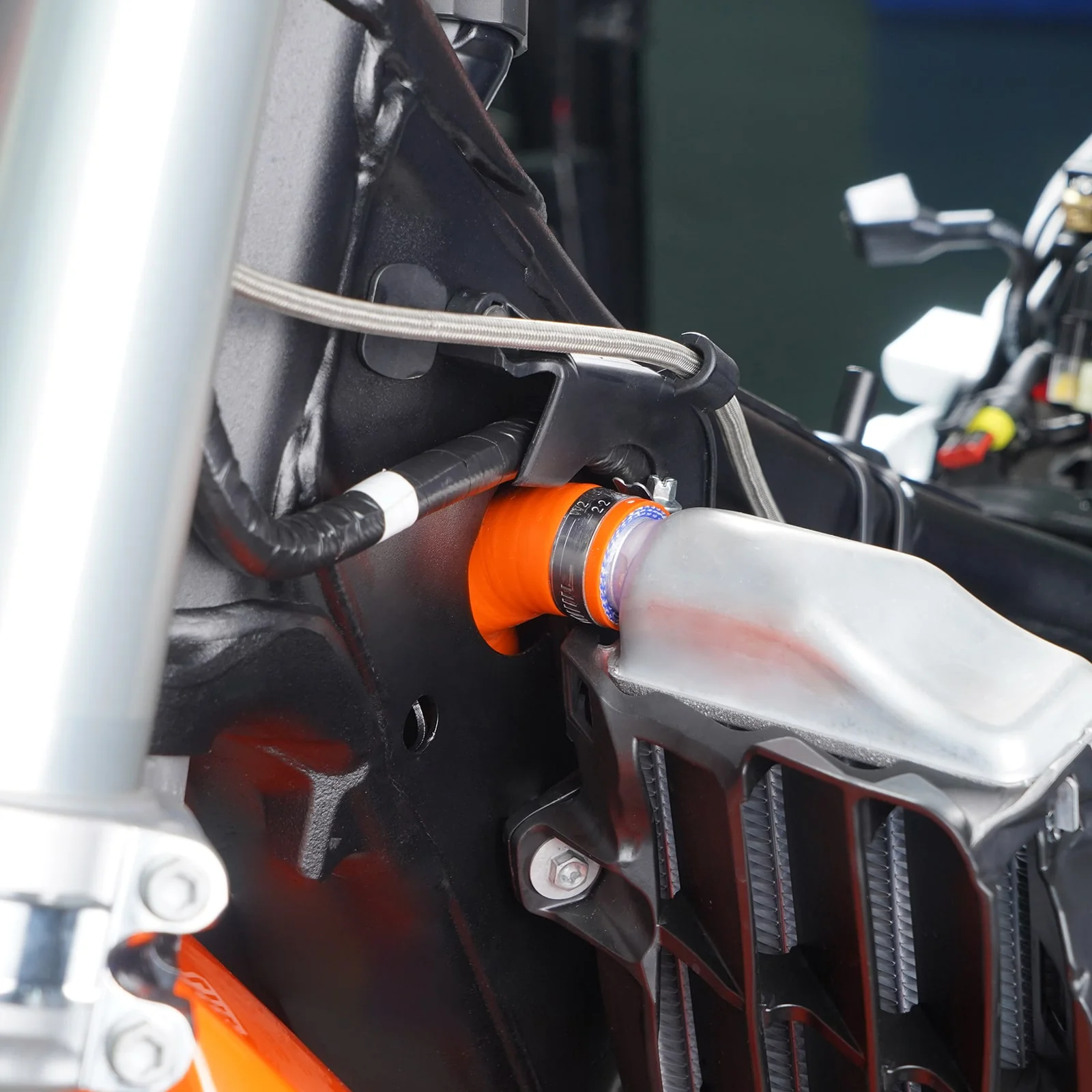 Frame T-Piece Hose Clamp Kit For KTM 350 500 EXC-F 2024 - Image 3