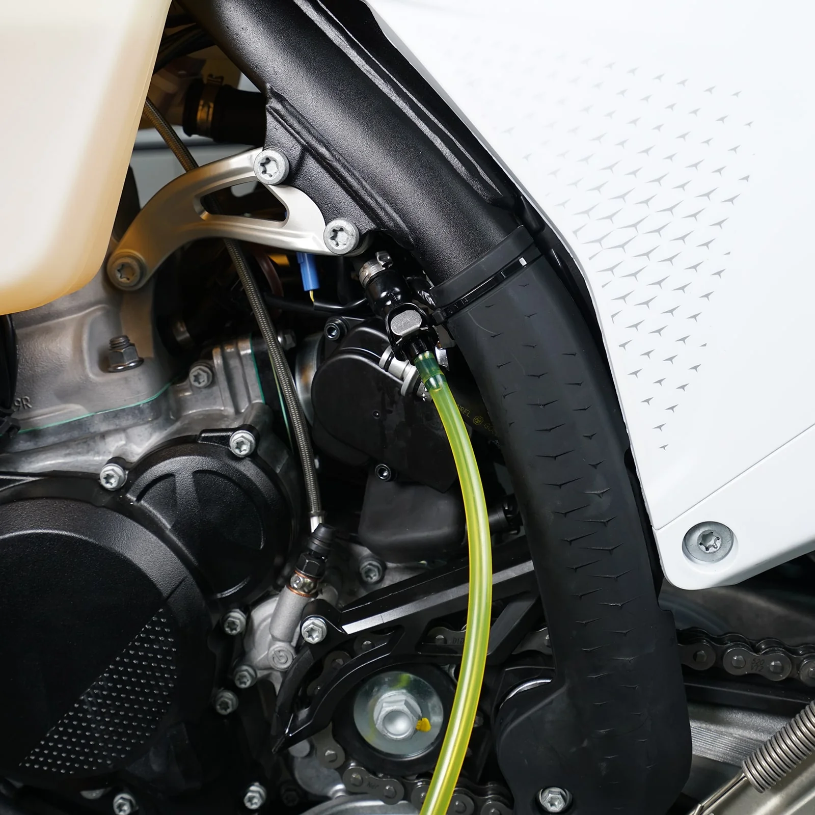 Fuel Pump Tester and Transfer Kit For KTM Husqvarna GASGAS - Image 3