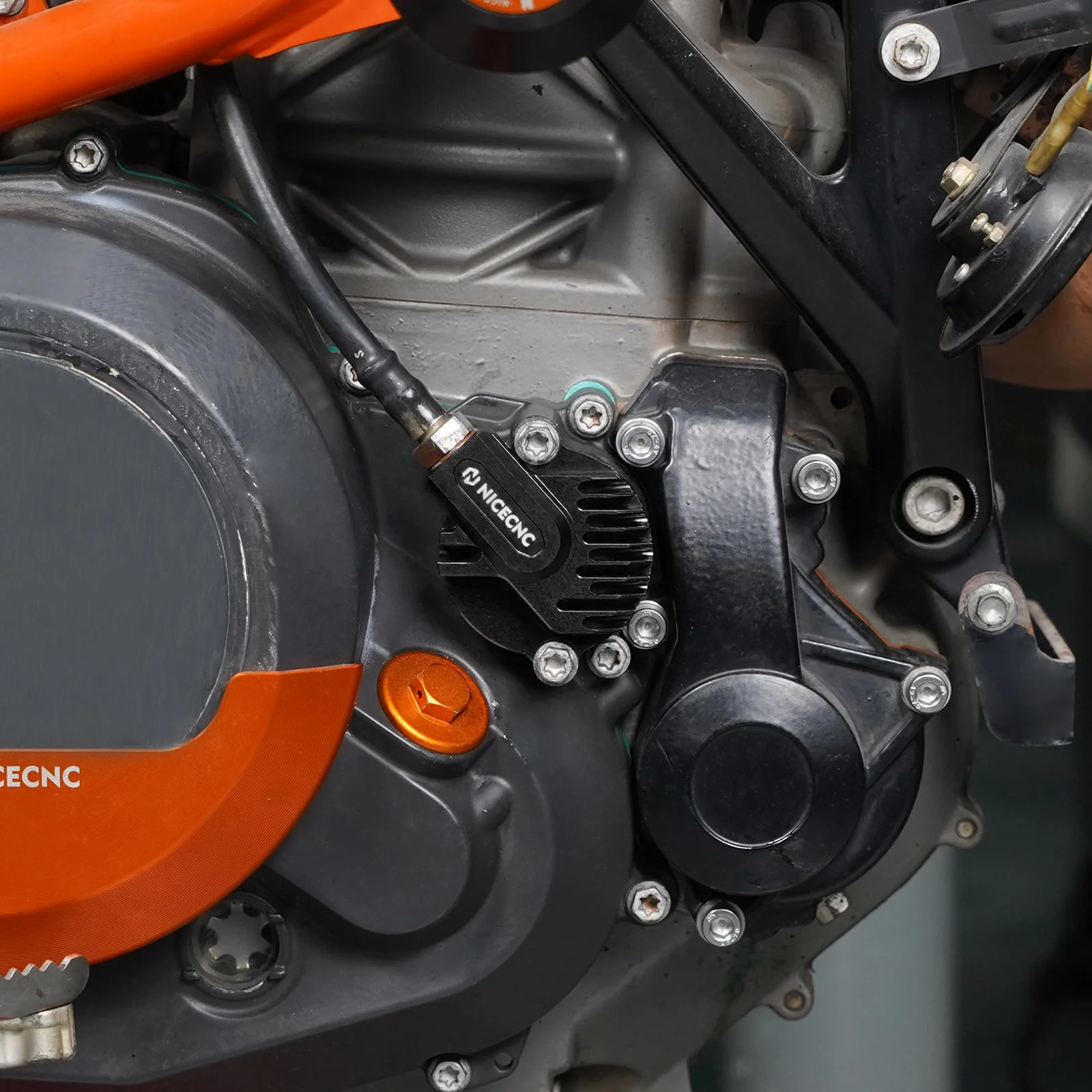 Engine Oil Filter Cap Cover For Husqvarna 701 Enduro Supermoto Vitpilen Svartpilen - Image 5