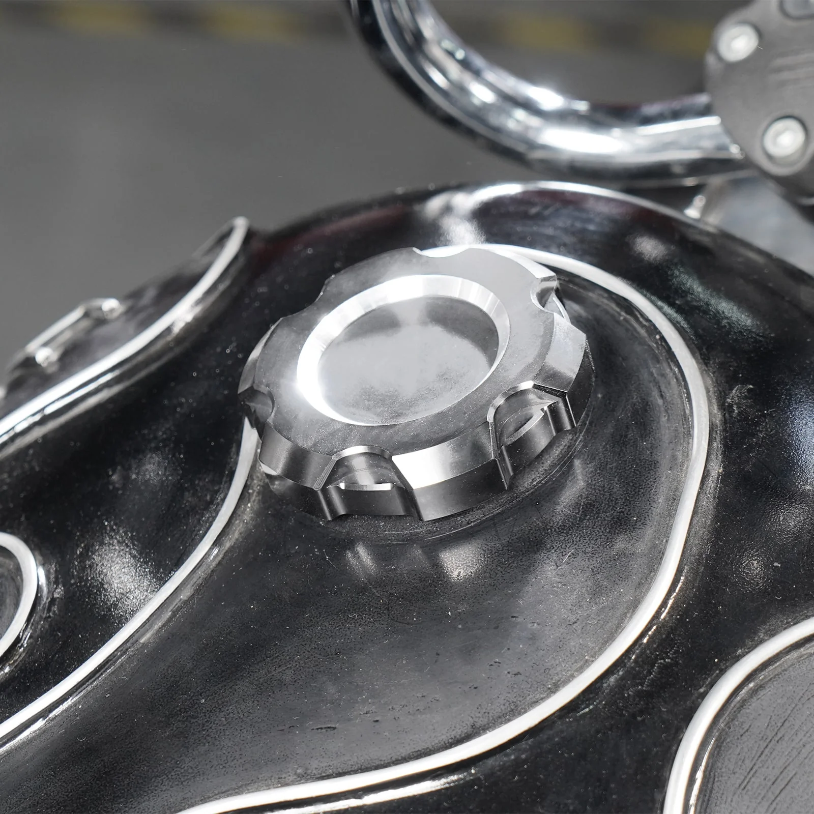 Gas Fuel Tank Cap Cover For Harley Sportster 1200 48 XL Iron 883 XL883N - Image 4
