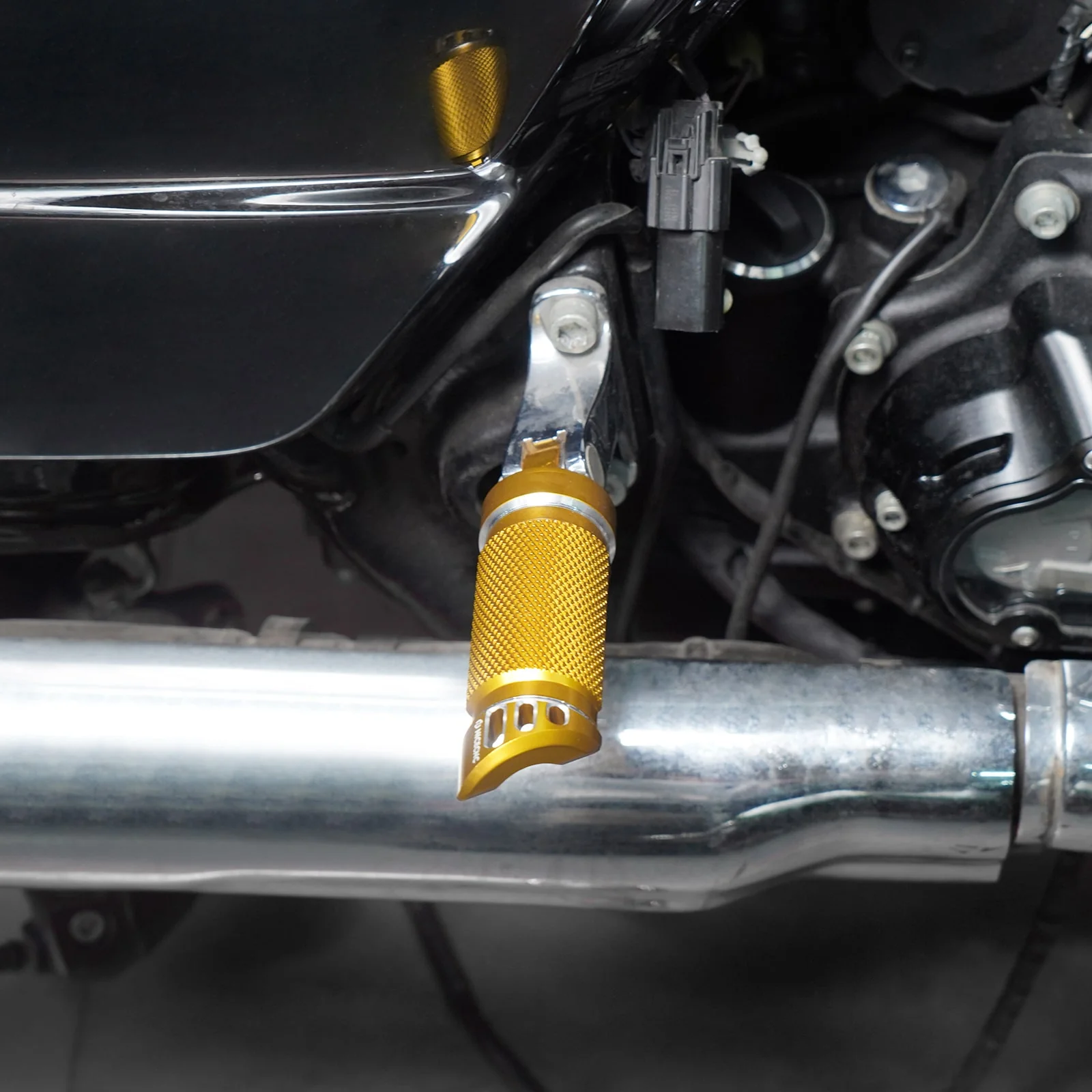 Passenger Footpegs Pedals Footrest For Harley Road King Street Glide Road Glide - Image 3