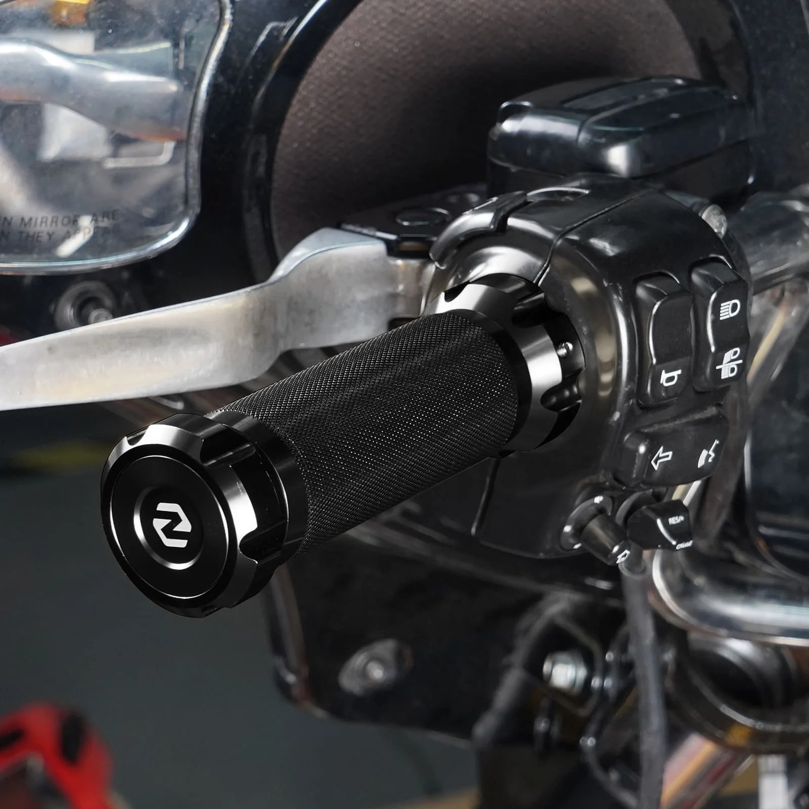 Handle Bar Grips For Harley Road King Tri Electra Street Glide Ultra Limited Freewheeler - Image 4