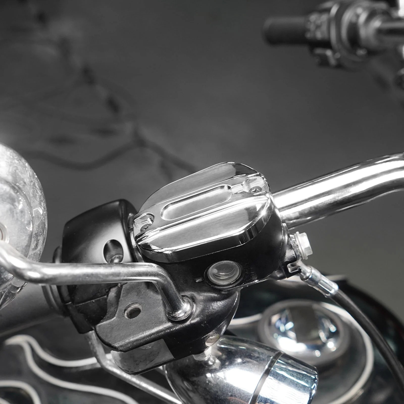 Front Brake Reservoir Master Cylinder Cover Cap For Harley Sportster 1200 883 48 72 XL - Image 4