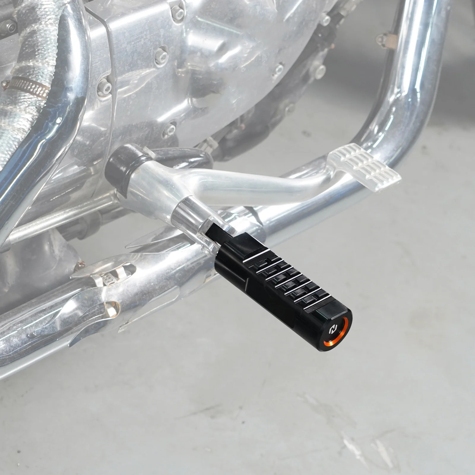 Front Rider Foot Pegs Footrests Set For Harley Sportster 1200 Iron 883 XL Roadster - Image 7
