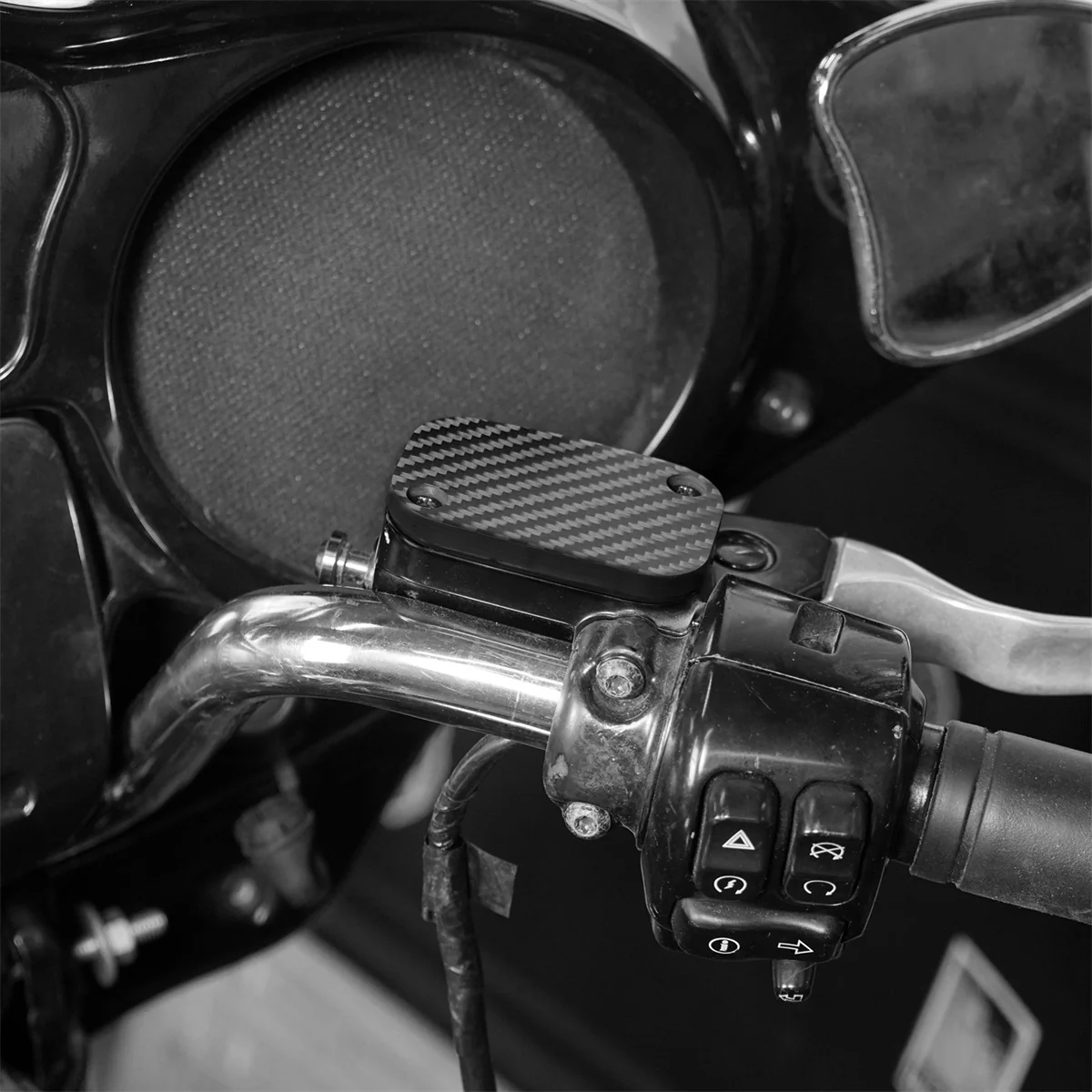 Carbon Fiber Brake Master Cylinder Cover For Harley Road King Electra Street Glide - Image 2