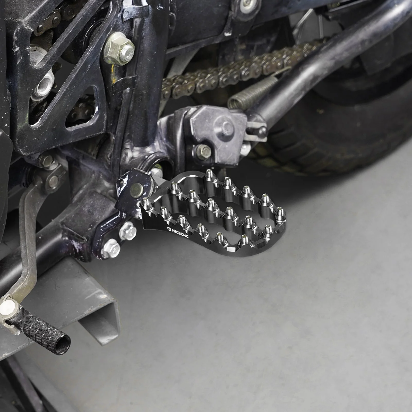 Enlargerd Wide Fat Footpegs Foot Pedals Rests For Kawasaki KLR650 1987-2024 - Image 3