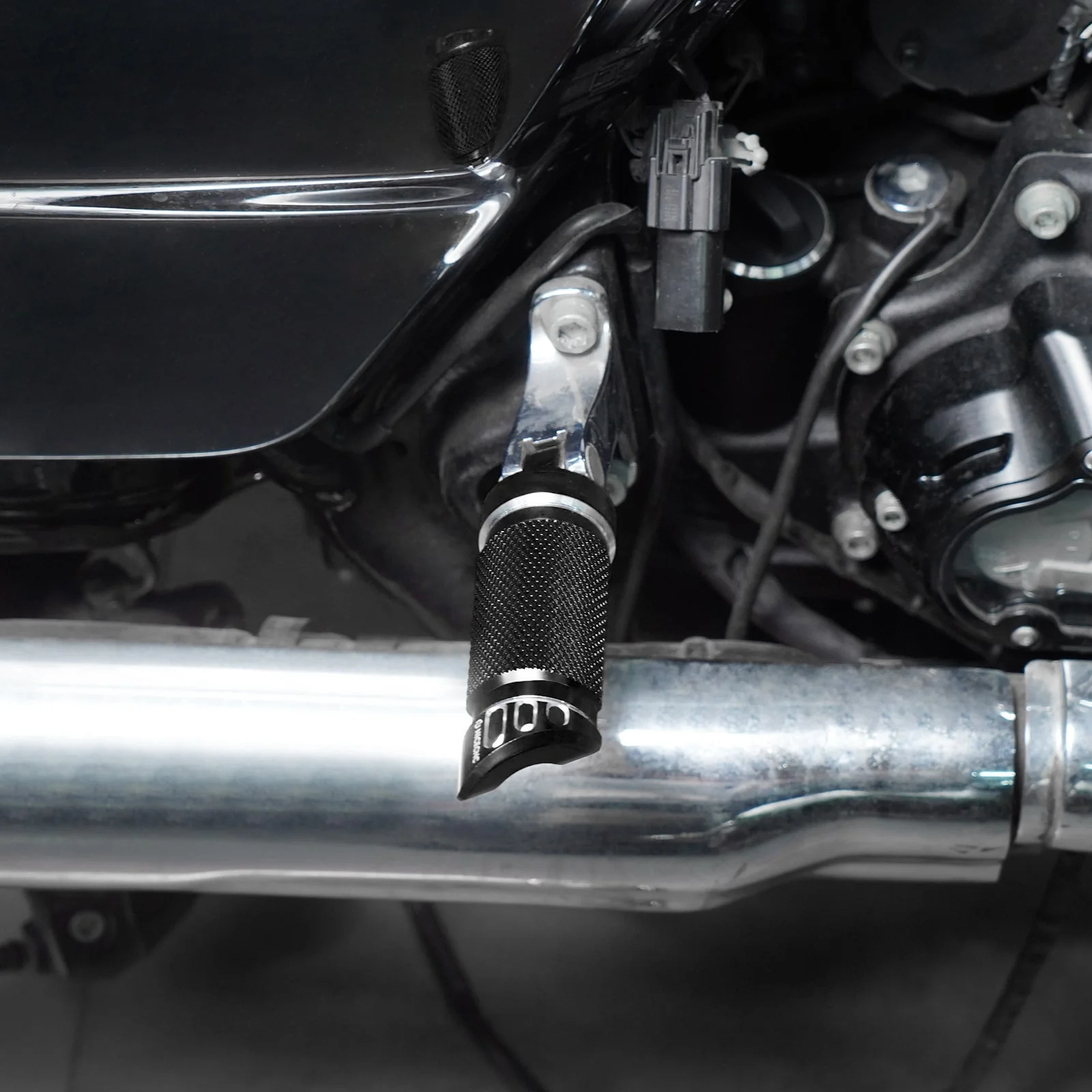Passenger Footpegs Footrests + Shifter Pegs For Harley Road King Street Glide - Image 14
