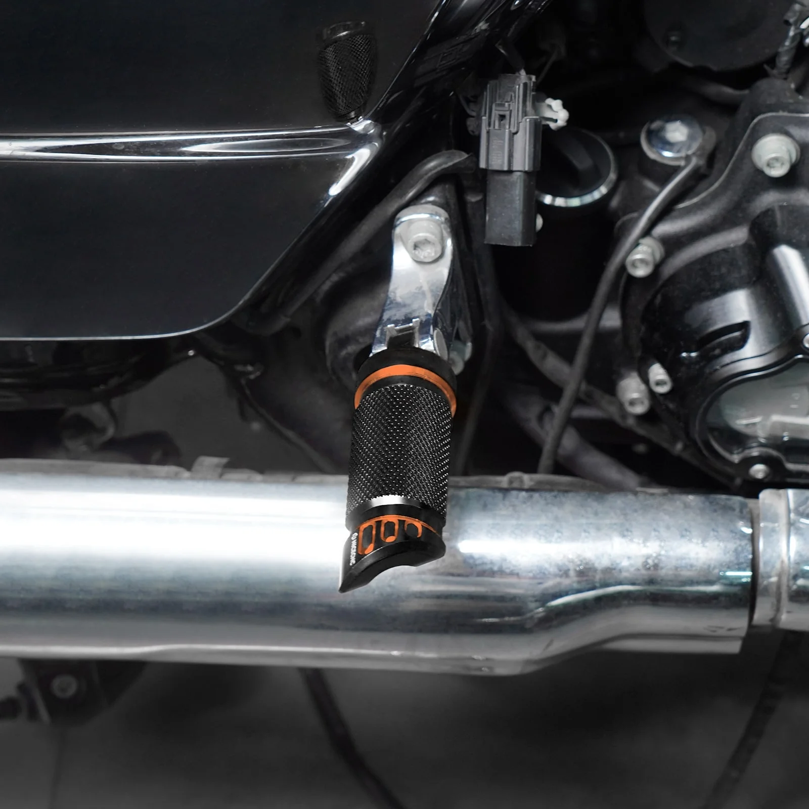 Passenger Footpegs Footrests + Shifter Pegs For Harley Road King Street Glide - Image 6