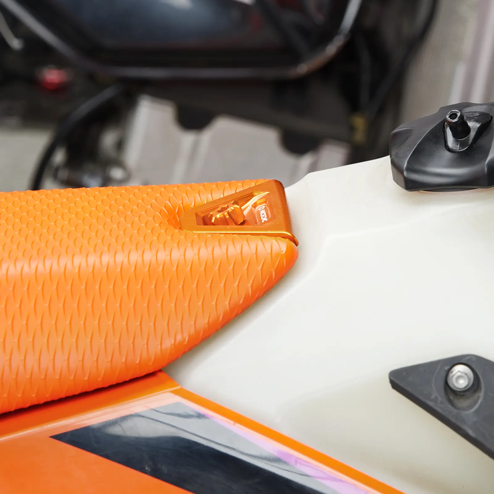 Seat Mount Cover Kit For KTM 125-450 XC SX XC-F SX-F 23-26 150-500 EXC XC-W 24-26 - Image 6