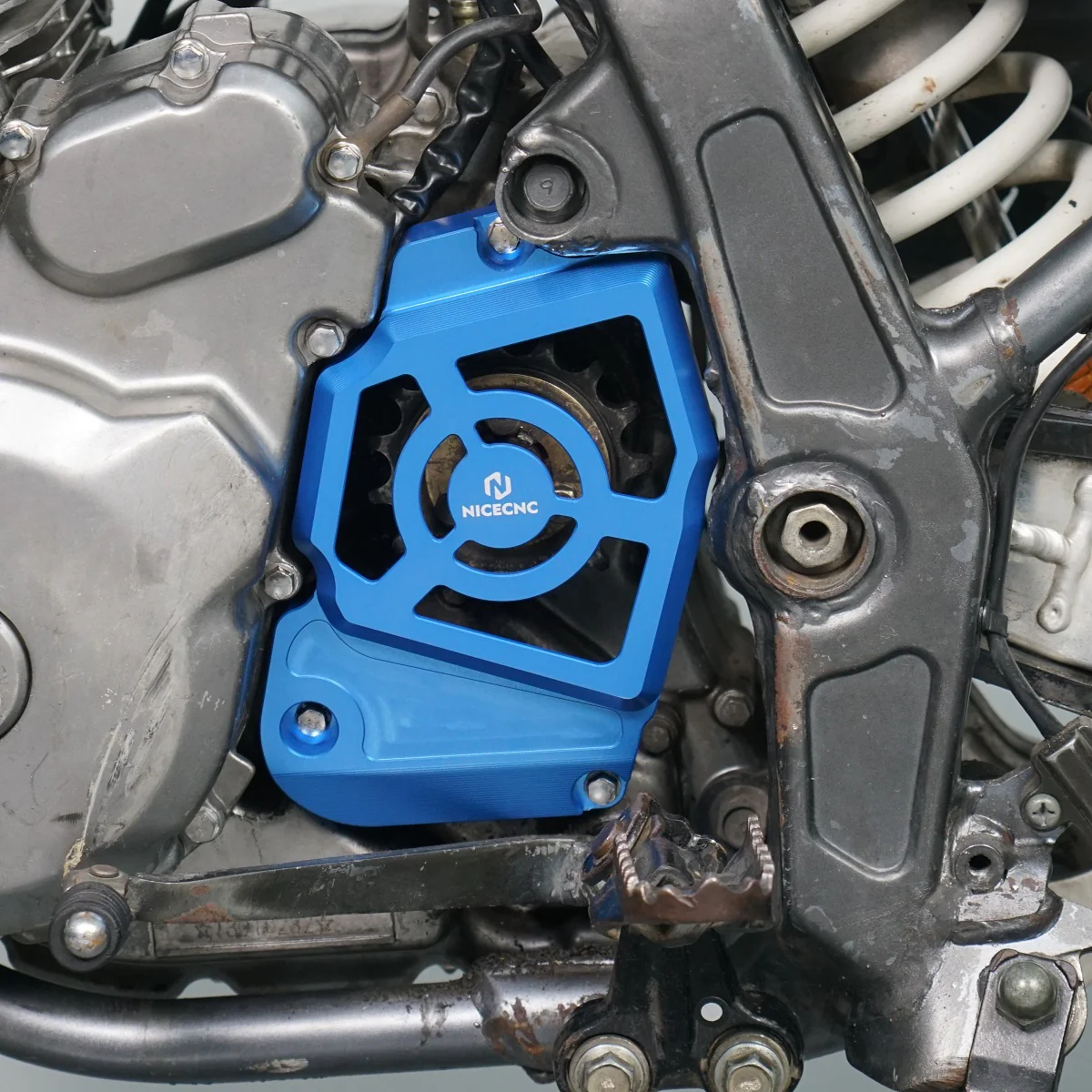 Engine Sprocket Cover Chain Guard Case Saver For Suzuki DR650 S / SE - Image 3