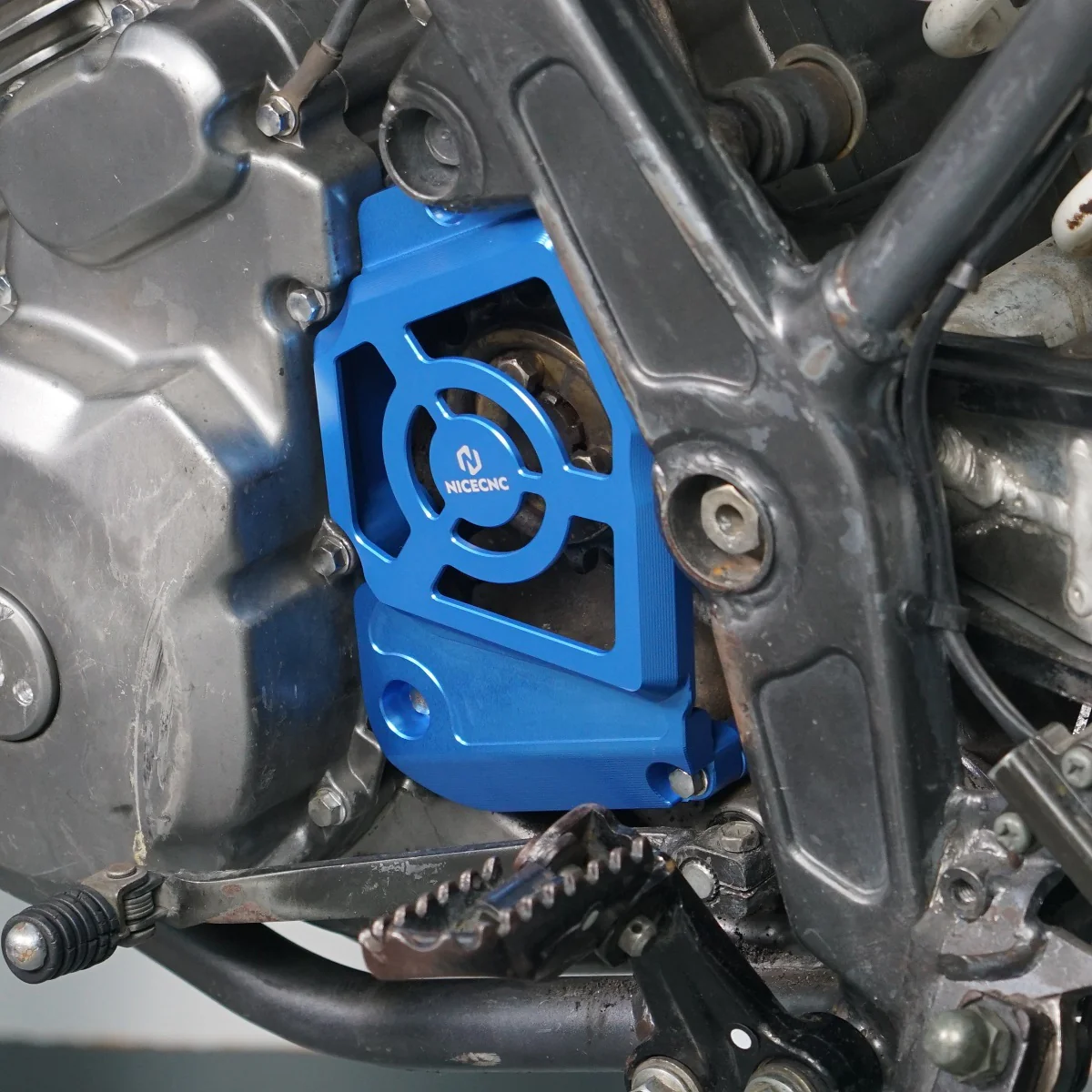 Engine Sprocket Cover Chain Guard Case Saver For Suzuki DR650 S / SE - Image 5