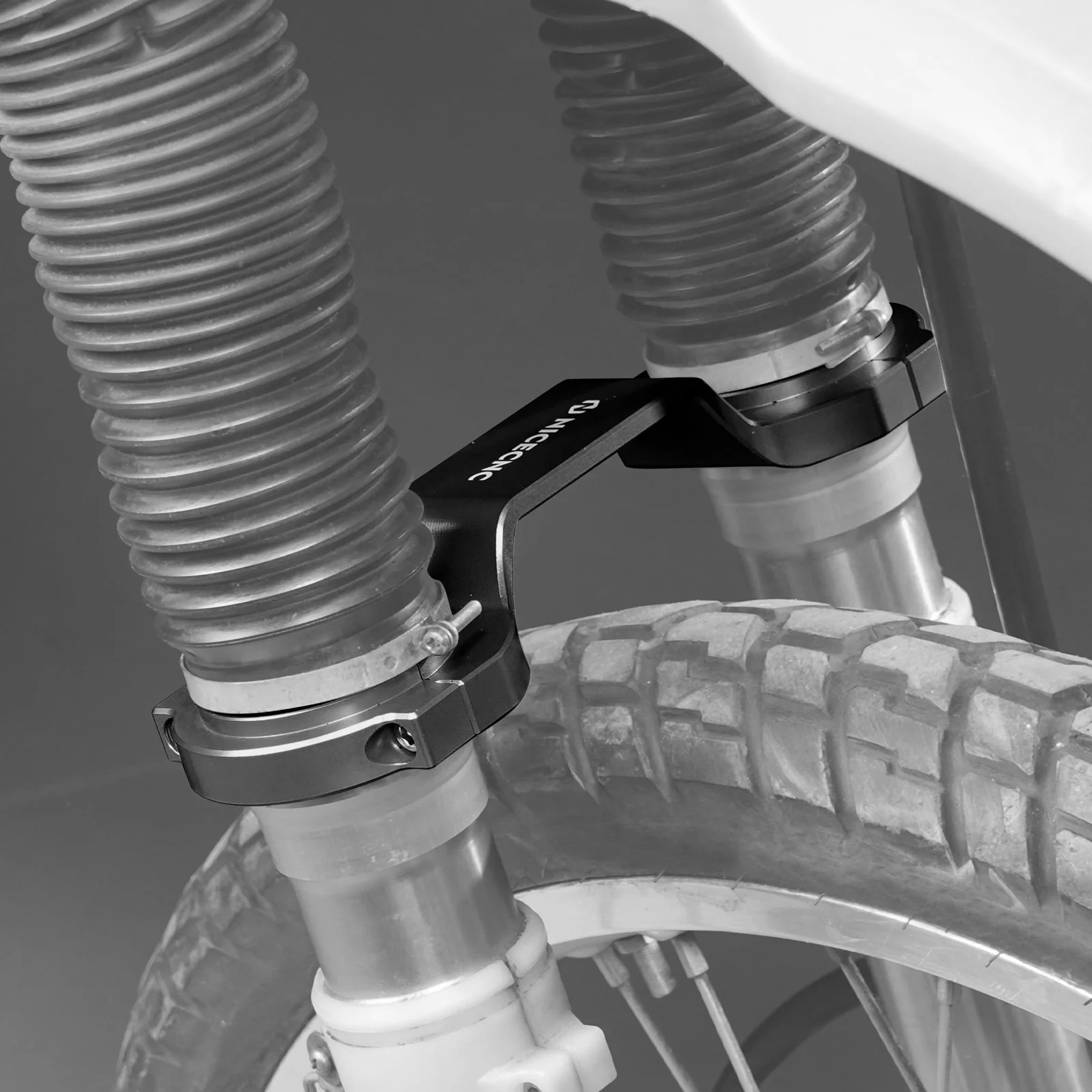Front Fork Stabilizer Brace Clamp Bracket For Suzuki DR650 S / SE 1996-2024 - Image 2